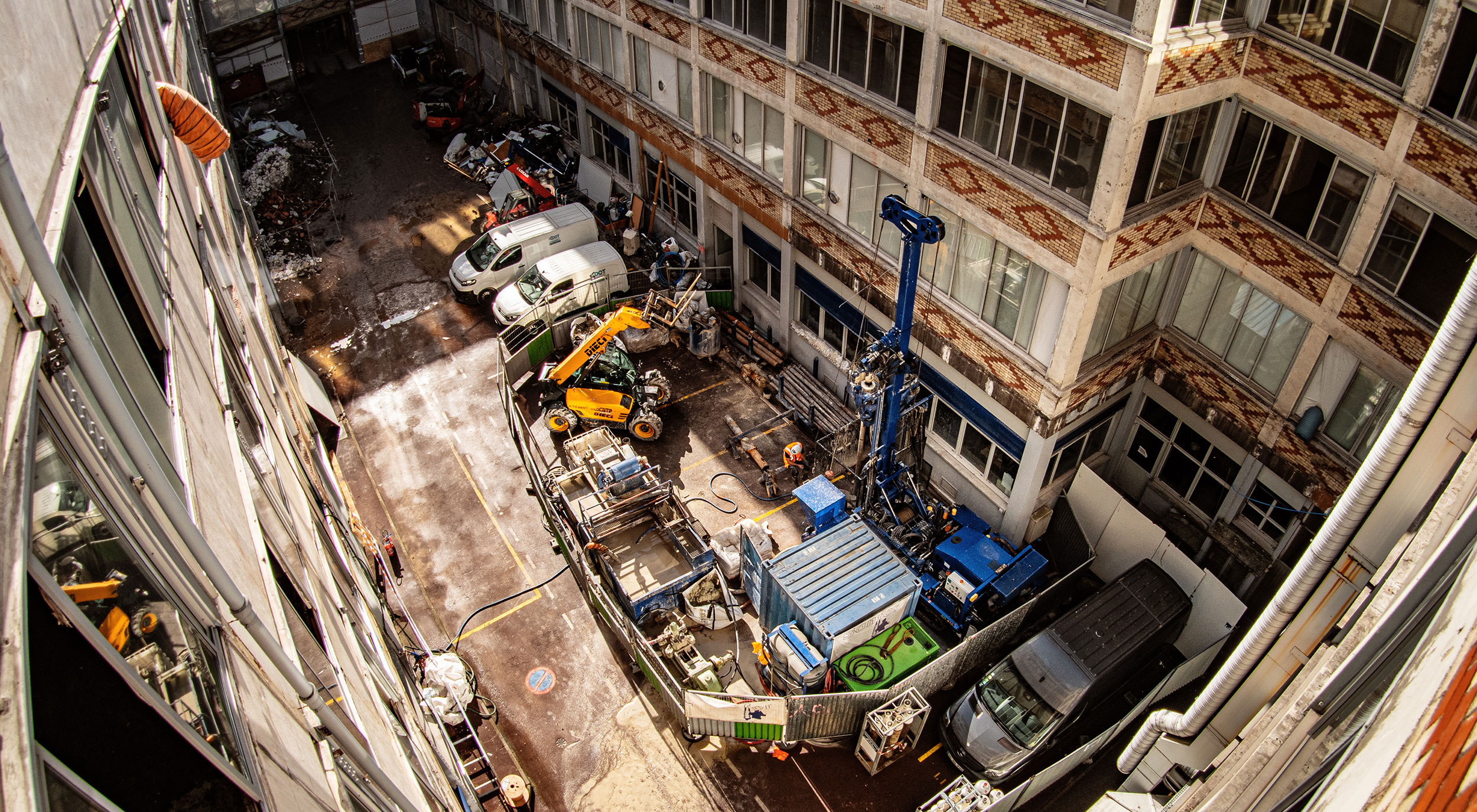 Chantier de géothermie en périmètre urbain